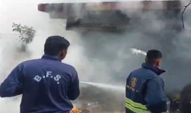 पटना के राजा बाजार में किराने की दुकान में लगी भीषण आग, लाखों की संपत्ति जलकर राख