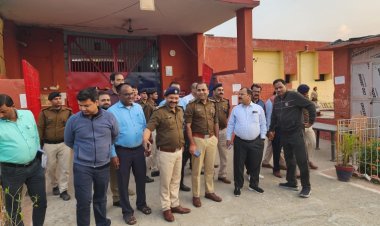 लोकसभा चुनाव क़ो लेकर नवादा मंडल कारा का निरीक्षण, डीएम-एसपी ने 52 पुलिस ऑफिसर एवं 125 पुलिस फोर्स के साथ किया जांच