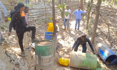 नवादा के झराही एवं जमुंदाहा के जंगलों में संचालित तीन शराब भट्ठियां ध्वस्त, 05 हजार लीटर महुआ घोल विनष्ट
