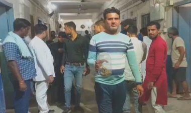 नवादा में सर्पदंश के बाद एक युवक सांप को डिब्बे में बंद कर इलाज के लिए पहुंचा अस्पताल