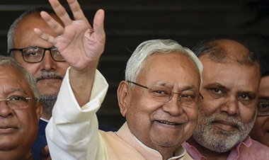 मुख्यमंत्री नीतीश कुमार ने किया पार्टी के तमाम सांसदों से मुलाकात, जल्द ही करेंगे प्रत्याशियों के नाम का ऐलान...