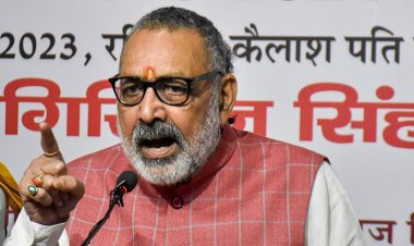 लालू यादव जनता के लिए नहीं, बल्कि अपने परिवार के लिए लड़ाई लड़ रहे हैं : गिरिराज सिंह