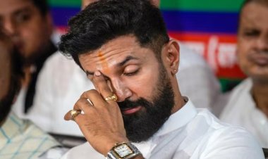 चिराग पासवान को लगा तगड़ा झटका, पार्टी के 22 नेताओं ने एकसाथ दिया इस्तीफा, कहा- पैसे लेकर बाहरी को दिया टिकट