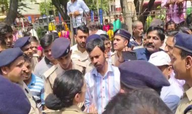 राजधानी पटना में दिनदहाड़े अपराधियों ने बीच सड़क युवक को ठोक दिया, कहां है पटना पुलिस..?