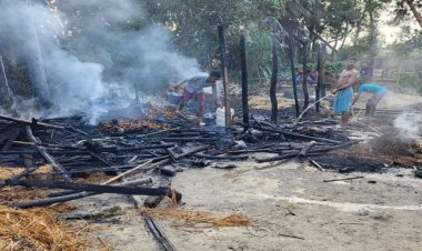 दानापुर गंगहरा पंचायत के फुटानी बाजार के हरिजन टोला में लगी आग, पांच घर जलकर खाक
