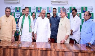 लालू-तेजस्वी को झटका देने वाले बुलो मंडल ने थामा JDU का दामन, सीएम नीतीश ने दिलाई सदस्यता
