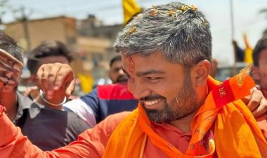 यूट्यूबर मनीष कश्यप आज बीजेपी में होंगे शामिल, बीजेपी सांसद मनोज तिवारी के साथ पहुंचे दिल्ली