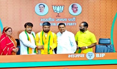 मनीष कश्यप ने आखिर ओढ़ ही लिया भगवा चोला, दिल्ली में मनोज तिवारी ने दिलाई पार्टी की सदस्यता