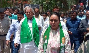 सारण से रोहिणी आचार्य ने भरा पर्चा, पिता लालू यादव समेत मां राबड़ी और भाई तेजस्वी-तेजप्रताप रहे साथ