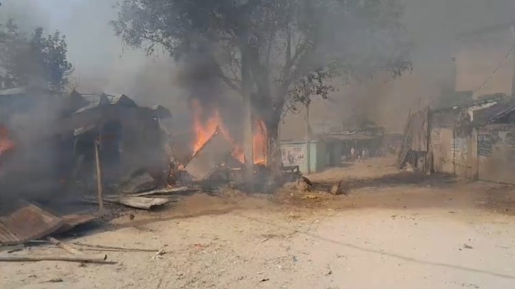 दानापुर के मानस गांव में आग लगने से किसानों की तीन लाख की संपत्ति जलकर खाक