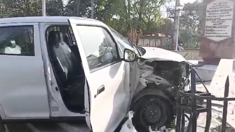 पटना में रफ्तार का कहर: सीएम आवास के पीछे लोहे की रेलिंग तोड़ गोलंबर में घुसी कार, चालक की हालत गंभीर