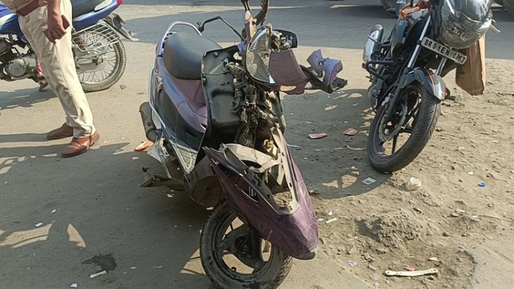 पटना में छठ घाट से लौट रही स्कूटी सवार महिला को ट्रक ने मारी टक्कर, एक की मौत, दो घायल