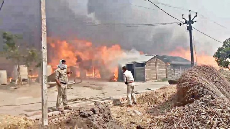 बिहार में शॉर्ट-सर्किट से लगी भयंकर आग, 100 से ज्यादा घर जले, मवेशी समेत सबकुछ जलकर खाक