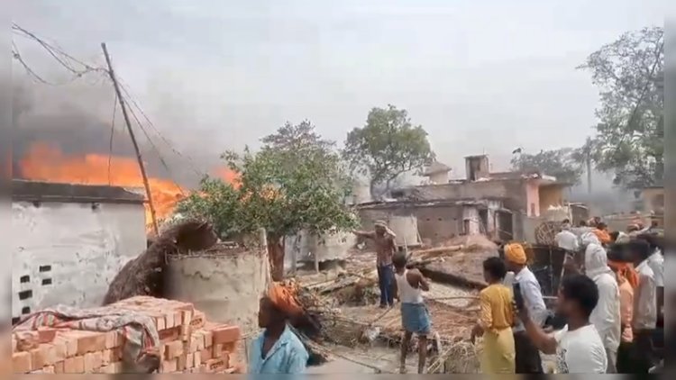 बगहा में भीषण आगलगी, 150 घर जलकर राख, आग बुझाने पहुंची दमकल गाड़ी हुई खराब, ठीक करते-करते सबकुछ जलकर हुआ तबाह