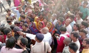 अगलगी पीड़ितों से मिलने पहुंचे विधायक को गांव वालों ने बंधक बनाया, कड़ी मशक्कत के बाद पुलिस ने बचाया