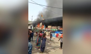 पटना में चितकोहरा पुल के पास लगी भीषण आग, 6 से 7 घर जलकर खाक, मची अफरा-तफरी