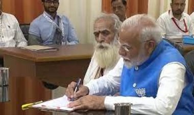 नरेंद्र मोदी ने वाराणसी से नामांकन दाखिल किया