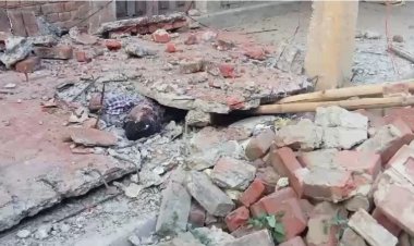 नवादा के हिसुआ में बंद पड़े सविता सिनेमा हॉल का छज्जा गिरा, दबकर एक व्यक्ति की दर्दनाक मौत