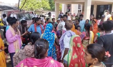 नवादा में गुरु-शिष्या का रिश्ता हुआ कलंकित, शिक्षक ने नाबालिग छात्रा के साथ की छेड़छाड़, ग्रामीणों ने खूब की कुटाई, फिर...
