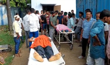 नवादा में सड़क हादसा : आंख का इलाज कराकर लौट रहे नाना -नाती की मोटरसाईकिल दुर्घटना में हुई मौत