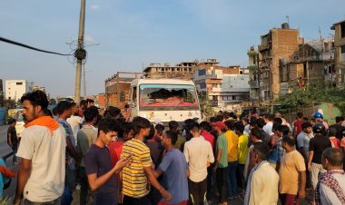 पटना बायपास पर ट्रक ने बाइक सवार को रौंदा, आक्रोशित लोगों ने ट्रक में लगाई आग, खूब बवाल