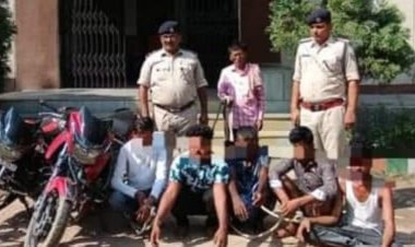 नवादा में बाइक चोर गिरोह के खिलाफ पुलिस की बड़ी कार्रवाई, दो बाइक के साथ 5 गिरफ्तार