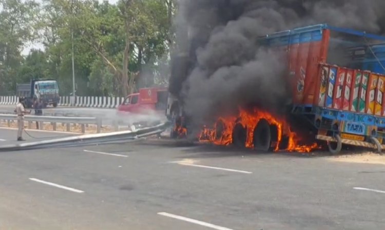 बिहटा में सड़क हादसे में बाइक सवार की मौत के बाद भारी बवाल, गुस्साई भीड़ ने बालू लदे ट्रक में लगाई आग, पुलिस टीम पर हमला