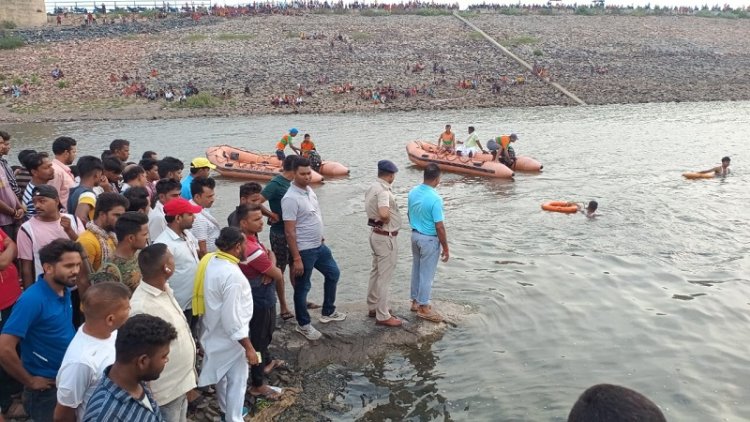 नवादा के फुलवरिया डैम में नहाने के दौरान डूबे युवक की 24 घंटे बाद भी कुछ पता नहीं, बाहर निकालने का एसडीआरएफ द्वारा किया जा रहा प्रयास