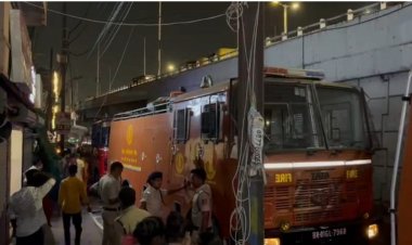 पटना के गोरिया टोली में बैग बनाने की सामग्री के गोदाम में लगी आग, मची अफरा-तफरी, घरों से बाहर निकले लोग