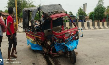नवादा में अनियंत्रित कार ने टेम्पो में मारी जोरदार टक्कर, इलाज के दौरान महिला की हुई मौत