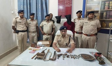 बिहार में मिनी गन फैक्ट्री का खुलासा, पुलिस ने बड़ी संख्या में अर्धनिर्मित हथियार समेत दो को पकड़ा
