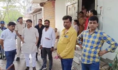 प्रॉपर्टी डीलर की हत्या के बाद अरुण कुमार के घर पहुंचे पूर्व मेयर प्रत्याशी बिट्टू सिंह, परिजनों को दी सांत्वना, मीडिया के सवालों से बचते दिखे!
