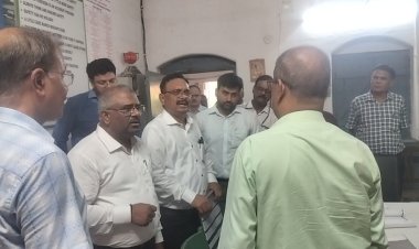 लोको पायलट के वीडियो वायरल के बाद प्रबंधक तरुण कुमार ने दानापुर का किया औचक निरीक्षण, ड्रेस में नहीं दिखे कर्मचारी को लगाई फटकार, ये दिशा-निर्देश भी..