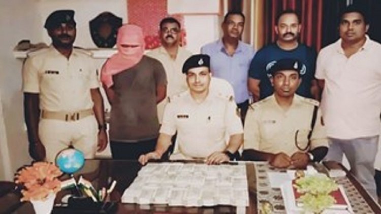 छत्तीसगढ़ पुलिस के हत्थे चढ़ा नवादा का साइबर ठग, 24 लाख रुपये समेत पासबुक और एटीएम किए बरामद