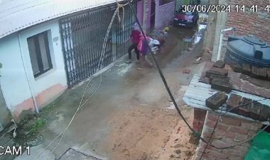 पटना में दिनदहाड़े घर में घुसकर अपराधियों ने बेटी के सामने मां को मार डाला, कहां है पटना पुलिस..?