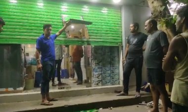 पटना सिटी में इलेक्ट्रॉनिक दुकान से शटर काटकर टीवी, मोबाइल, जूसर-मिक्सर समेत कई सामान ले भागे चोर, सीसीटीवी में कैद पूरी घटना