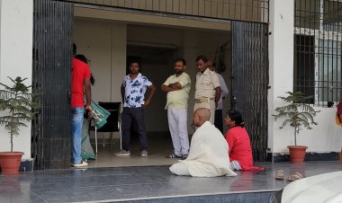 पटना में लापता युवक के मिले शव मामले में परिजनों ने राजीव नगर थाने में काटा बवाल, न्याय की गुहार लगाते हुए गेट पर ही बैठ गए