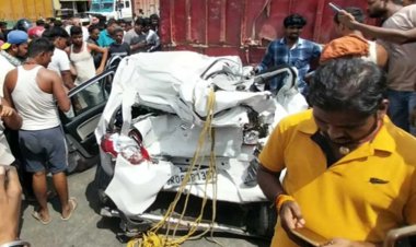 मुजफ्फपुर में अवैध पार्किंग ने ले ली कंपनी के शो-रुम मैनेजर की जान, दो ट्रकों के बीच में कुचल गई कार, मचा बवाल