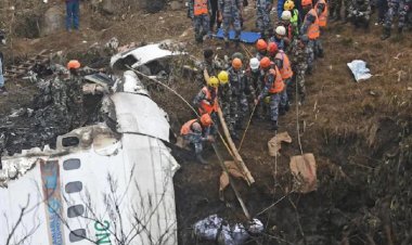 बिहार से सटे नेपाल में बड़ा विमान हादसा, 5 लोगों की गई जान, टेकऑप करते ही क्रैश हुआ प्लेन, देखिए तस्वीरें..