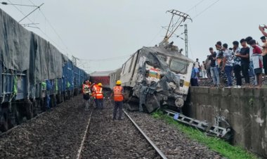 बिहार से सटे झारखंड में बड़ा रेल हादसा, 12 बोगियां पटरी से उतरीं, 3 की मौत, दर्जनों घायल