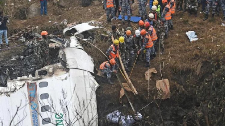 बिहार से सटे नेपाल में बड़ा विमान हादसा, 5 लोगों की गई जान, टेकऑप करते ही क्रैश हुआ प्लेन, देखिए तस्वीरें..