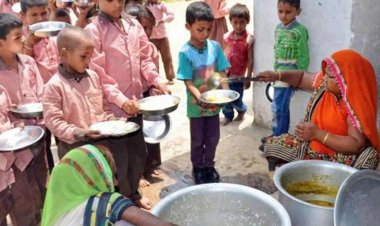 बिहार में 42 हेडमास्टरों से होगी 16 लाख की वसूली, मिड-डे मिल को लेकर नीतीश सरकार ने लिया बड़ा एक्शन