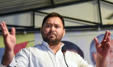 धरने पर बैठे तेजस्वी यादव ने बीजेपी पर लगाया बड़ा आरोप, कहा- भाजपा नहीं चाहती रिक्शा चलाने और नाला साफ करने वालों को मिले आरक्षण..