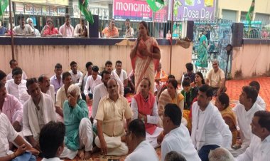 नवादा में जातीय जनगणना को नौवीं सूची में शामिल करने की मांग को लेकर राजद का एक दिवसीय धरना