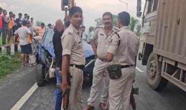 पटना में अवैध शराब से लदी कार सड़क किनारे पलटी,कार सवार शराब तस्कर फरार