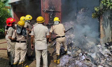 पटना में गुप्ता पेपर प्रोडक्ट मील में लगी भीषण आग, लाखों का नुकसान, मौके पर मचा हड़कंप