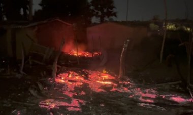 नवादा में महादलित बस्ती पर दबंगों का का कहर , 100 से अधिक झोपड़ीनुमा मकान को किया आग के हवाले