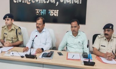 नवादा अग्निकांड को लेकर डीएम -एसपी ने किया प्रेसवार्ता, मुफस्सिल थानाध्यक्ष को किया गया लाईन हाजिर