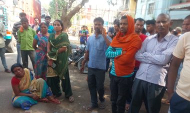 पटना से सटे बिहटा में हाइवा की चपेट में आने से स्कूटी सवार महिला की मौत, बेटे की हालत गंभीर, ग्रामीणों ने ड्राइवर को पकड़ किया पुलिस के हवाले