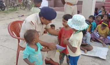 शिक्षा का अलख जगा रहे पुलिसवाले: गया में थाने में पाठशाला तो 'वर्दी' वाले टीचर, नक्सल क्षेत्र के बच्चों को दे रहे अक्षर की तालीम